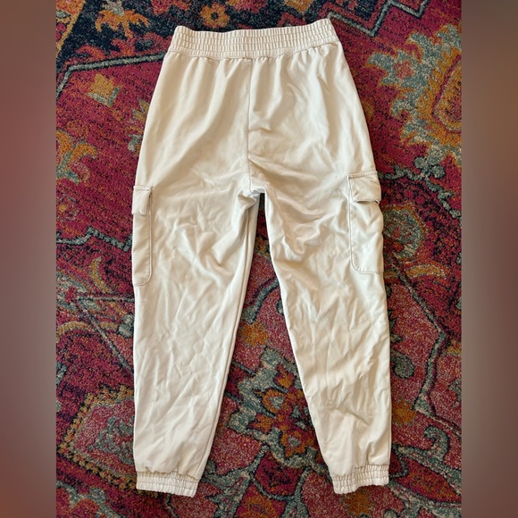 Abercrombie & Fitch | Women's Cream Faux Leather Pull On Cargo Jogger Pants sz M - Picture 9 of 13
